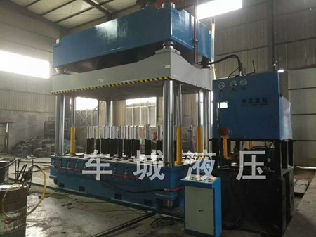 800吨液压机实拍图